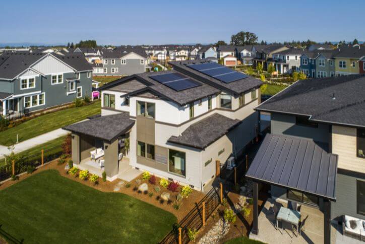 An Ichijo home at Reed’s Crossing with solar panels on the roof.