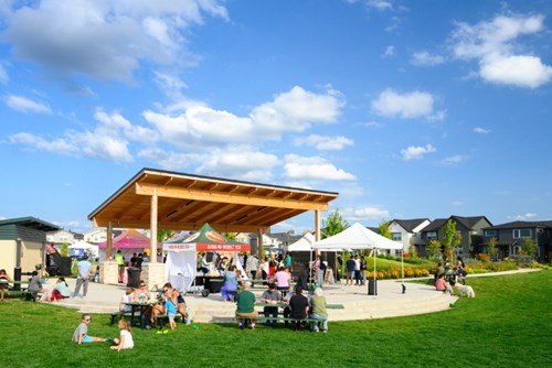 Hillsboro Farmers’ Market at Reed’s Crossing brings vendors and live music to the community.