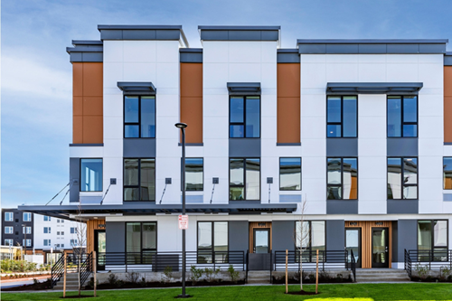 Savanna at Reed’s Crossing features townhomes and apartments for rent in South Hillsboro.