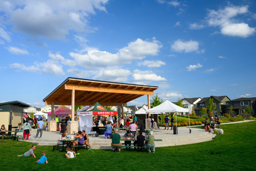 Reed’s Crossing Park in Hillsboro buzzes with activity during the monthly farmers’ market.