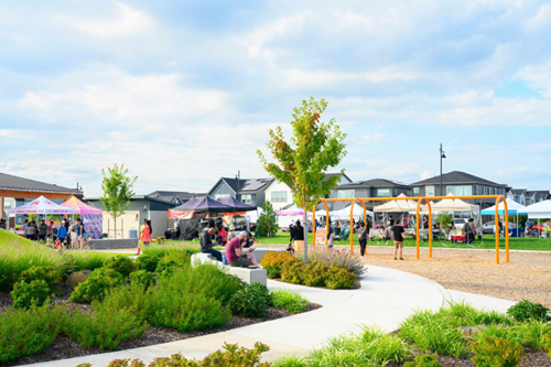 Crowds gather in Reed’s Crossing Park for the Hillsboro Farmers’ Market.